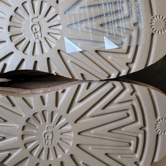 UGG - Picture 8 of 9